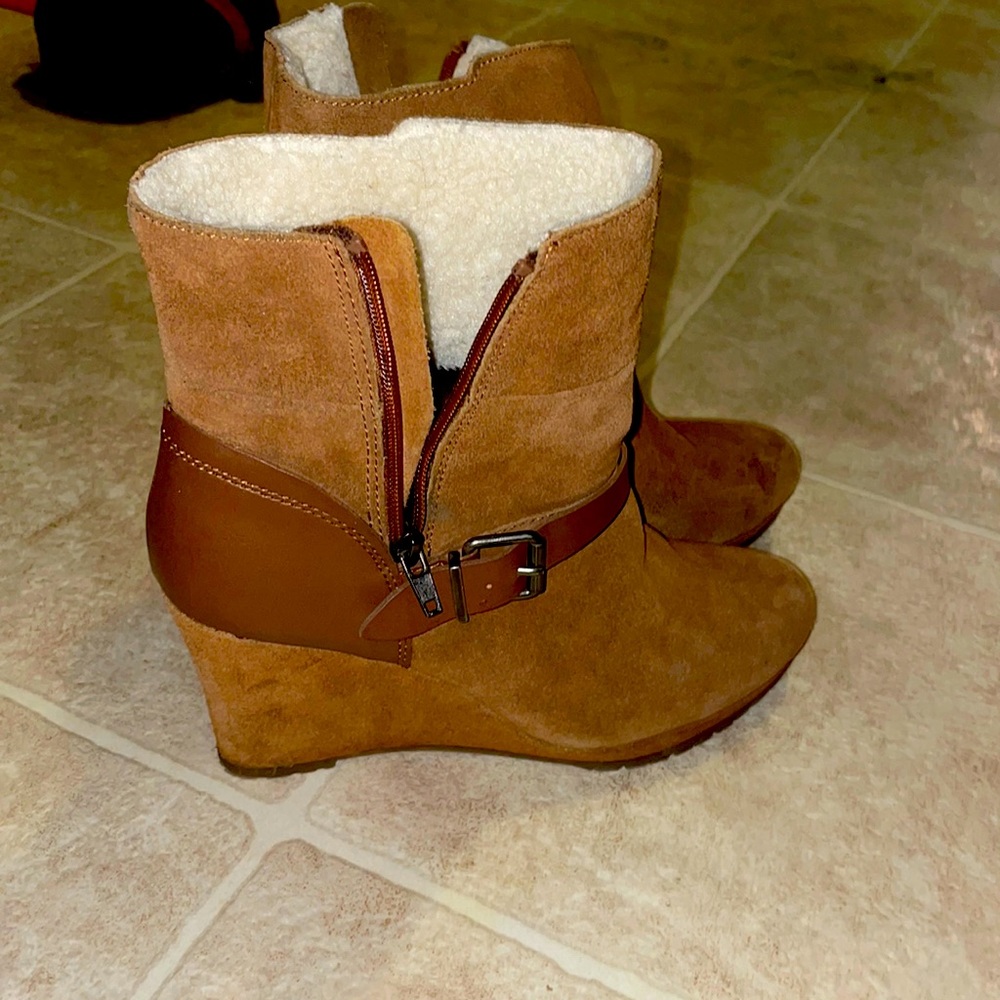 Wedged winter boots